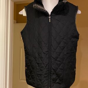 Reversible black quilted vest reverses to gray/black faux fur size small